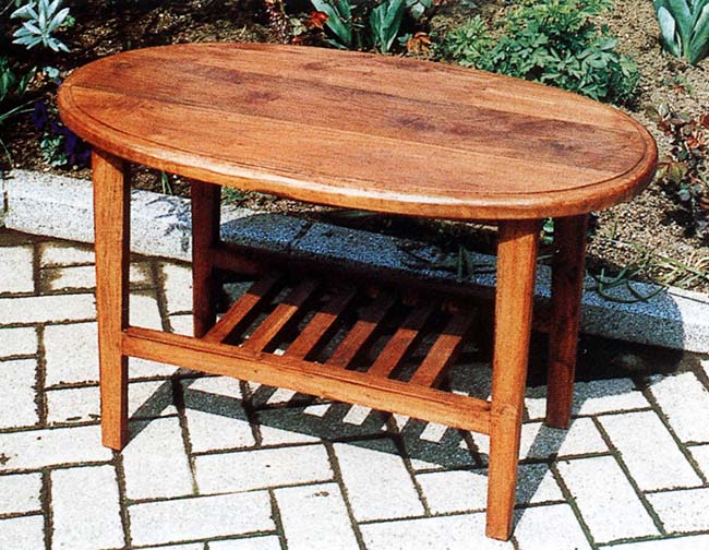 オーバルコーヒーテーブル 小判型タイプの素朴なテーブルです
