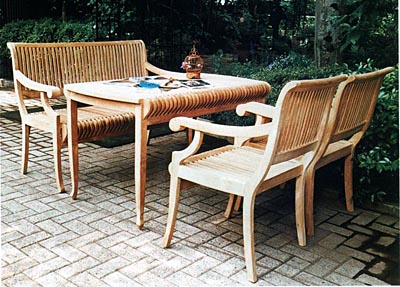 カステルテーブルセット 繊細な木目が美しい最高級チーク材で造られています。